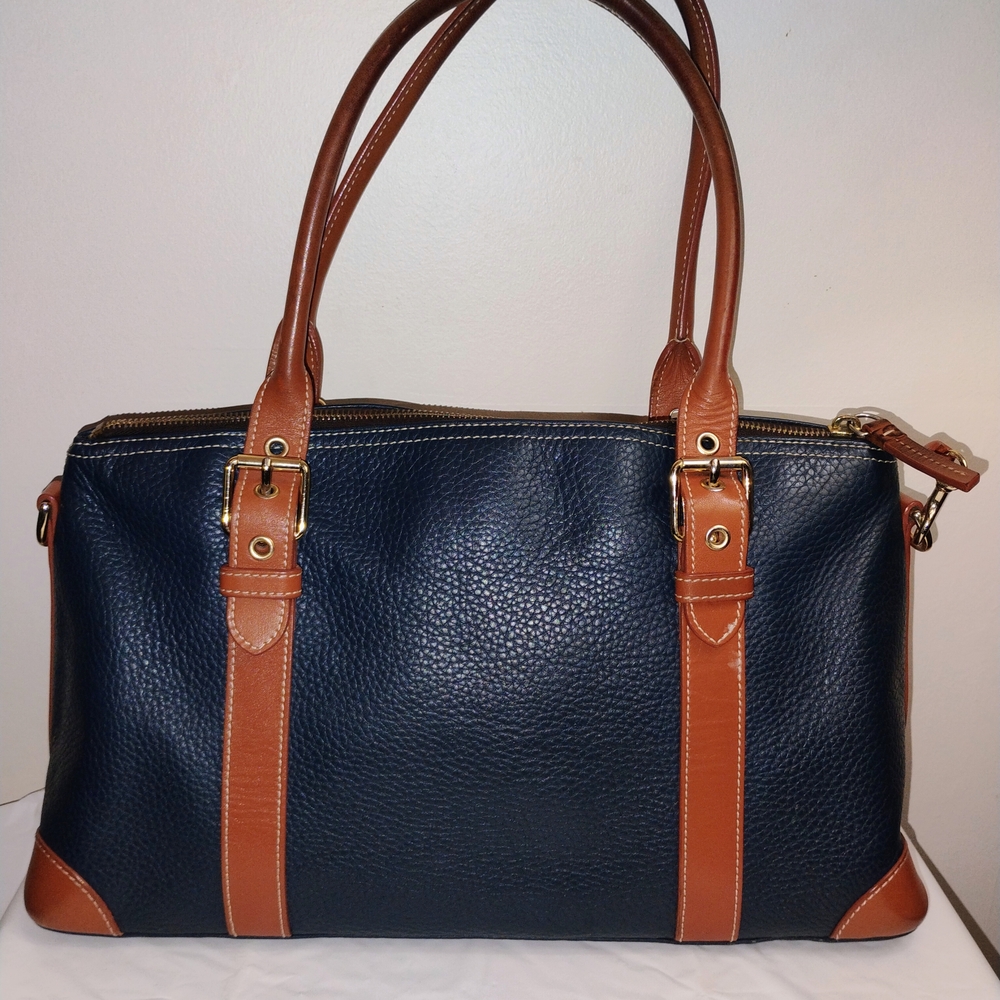 Chic Black and Tan Shoulder Bag - Picture 10 of 12